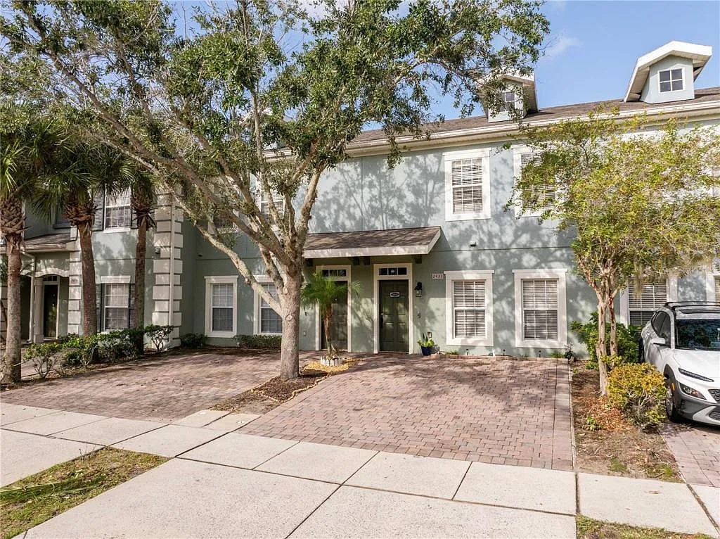 2433 Caravelle Cir — Photo 3