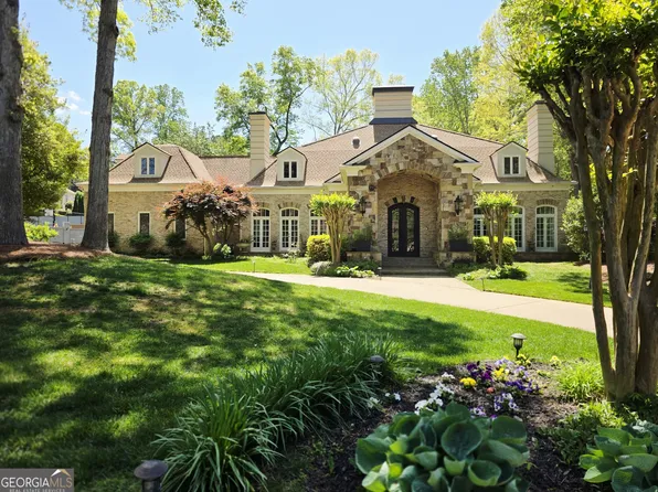 890 Marseilles Dr, Sandy Springs, GA 30327