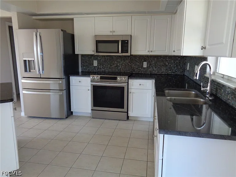 1101 NW 19th Pl — Photo 7