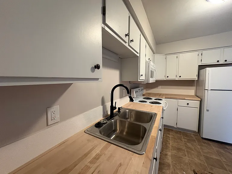 813 S Grosvenor Ct — Photo 23