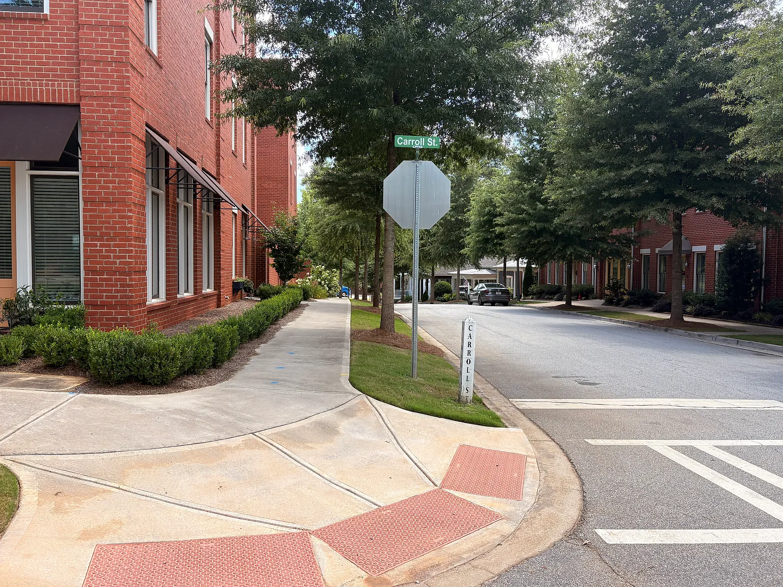 1 bed, 700 sqft, $1,600 — Photo 2