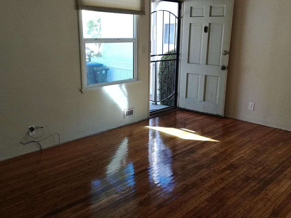 Entrance/living room