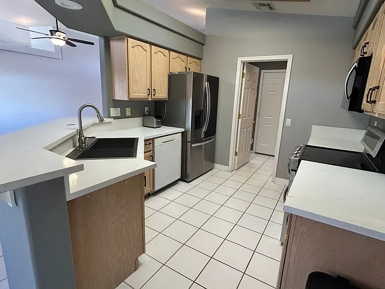 2413 Jacob Row — Photo 9