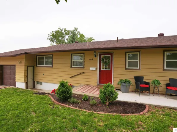 1212 Bellaire Blvd, Bellevue, NE 68005