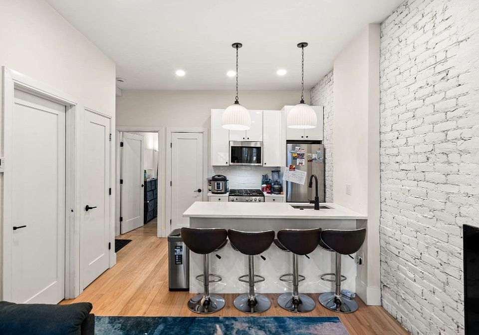 1st image of 308 Saratoga St #1