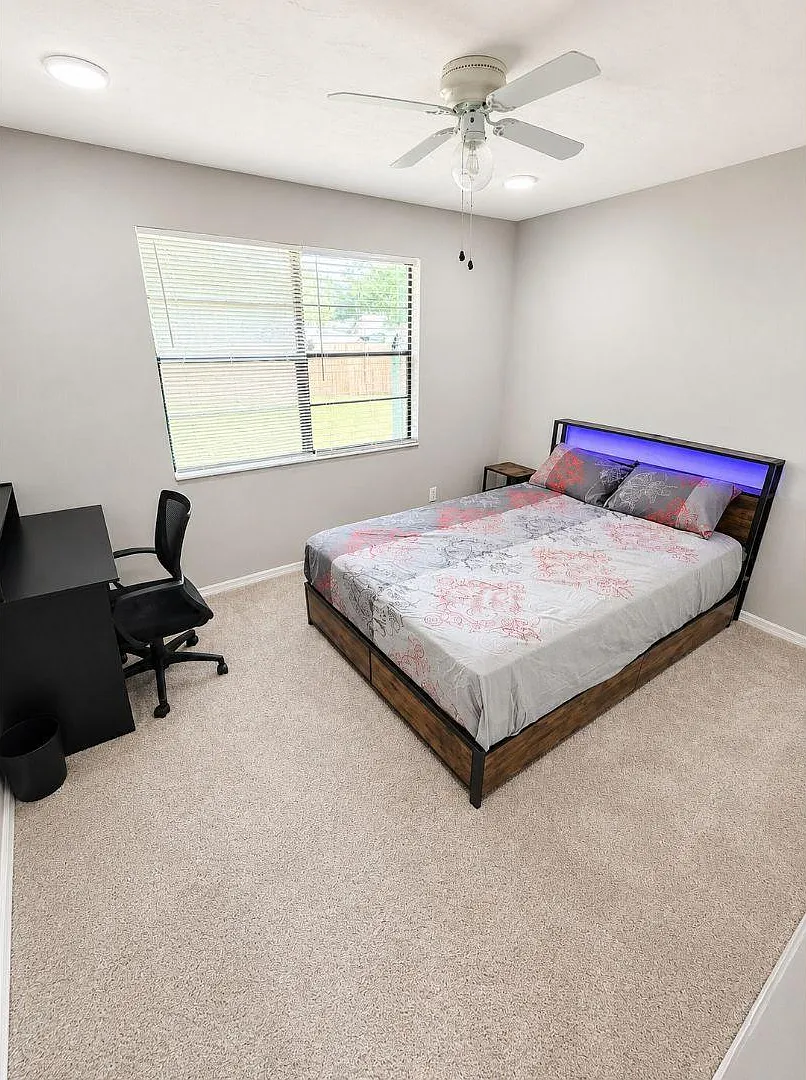 3 bed, 2.0 bath, 1209 sqft, $1,139 — Photo 3