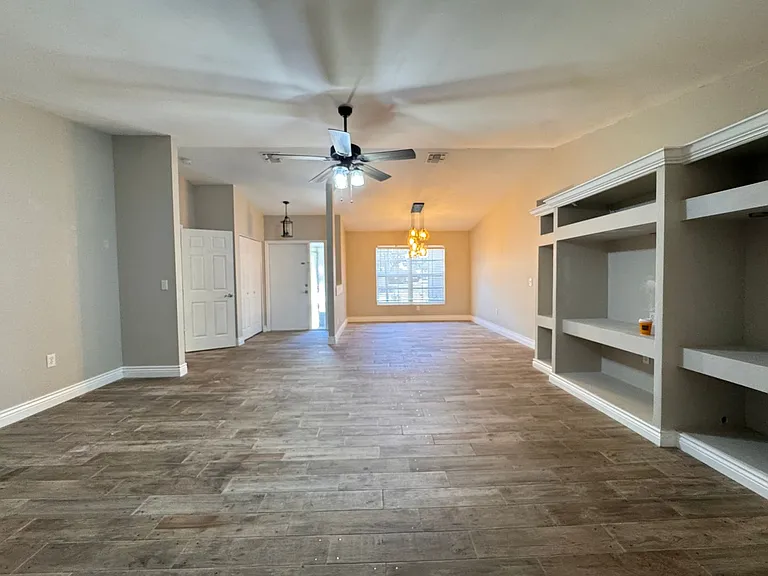 5619 Colonial Oaks Blvd — Photo 3