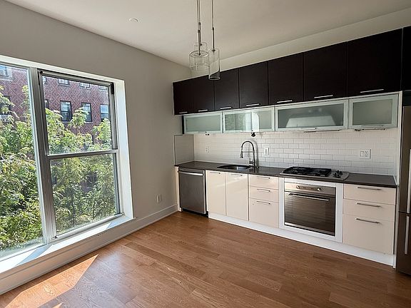 5th image of 351 S 3rd St APT 4A