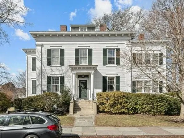 12 Mount Vernon St APT 1, Newport, RI 02840