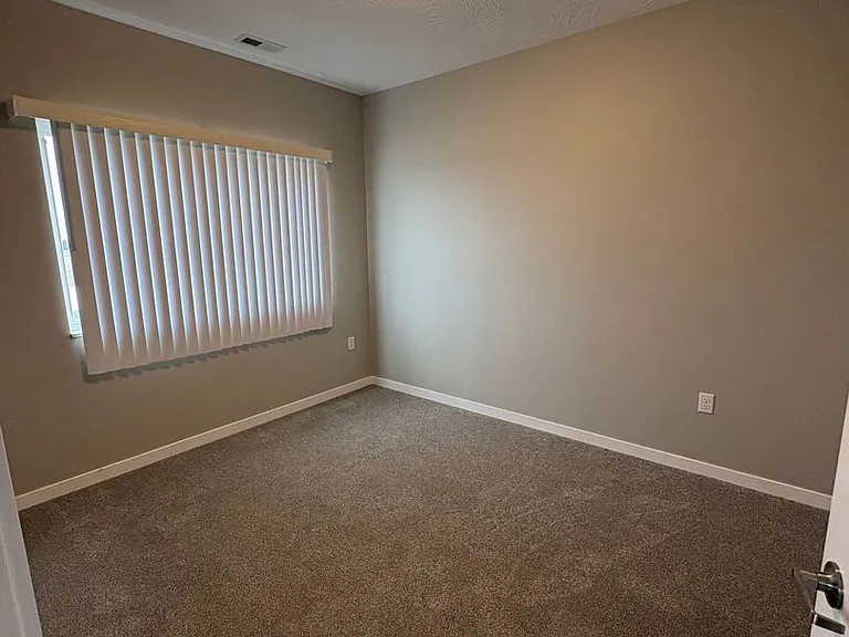 600 Salem Ave SE — Photo 17