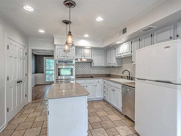 2nd image of 2330 Kempton Dr