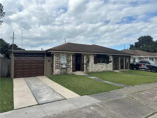560 Deerfield Rd, Gretna, LA 70056