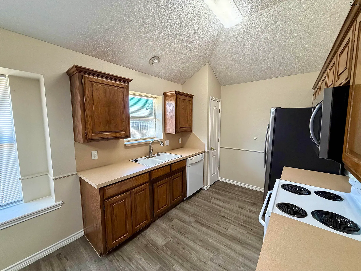 3 bed, 2.0 bath, 1249 sqft, $1,875 — Photo 4