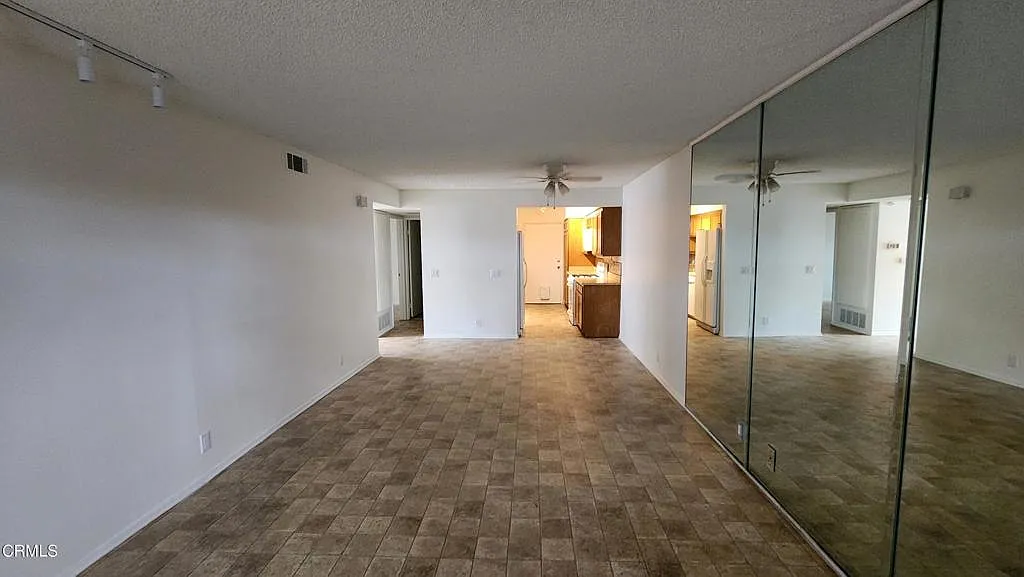 2 bed, 2.0 bath, 976 sqft, $3,200 — Photo 3
