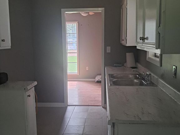 2nd image of 618 Queen Julianna Ln