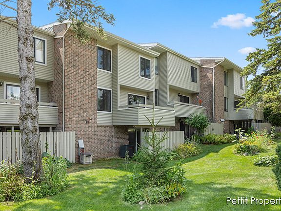 2nd image of 2984 Chapshire Dr SE #59