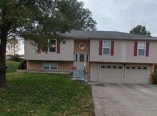 11136 N Locust St, Kansas City, MO 64155