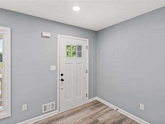 5th image of 2422 Fontaine Cir