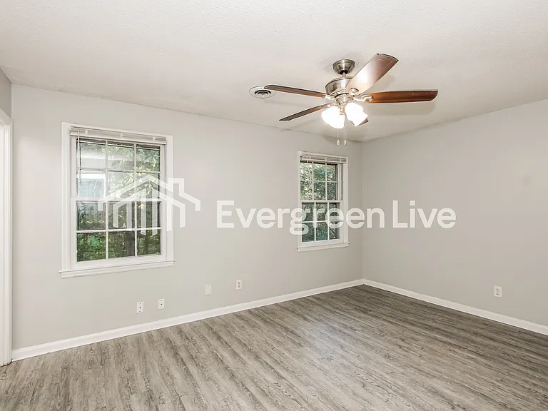 212 Kirkstone Rd — Photo 7