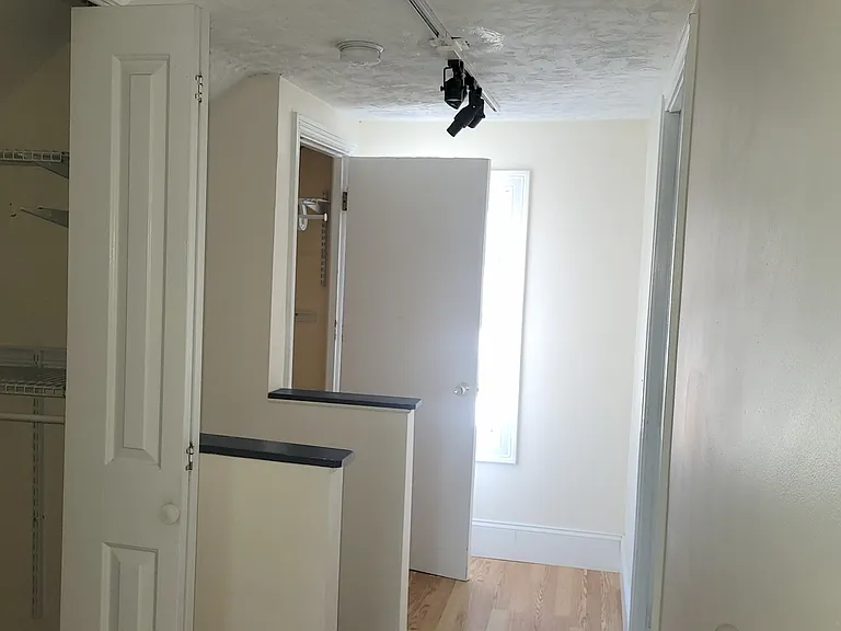 141 Bath St — Photo 8