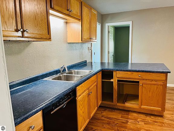 4th image of 405 Howard St