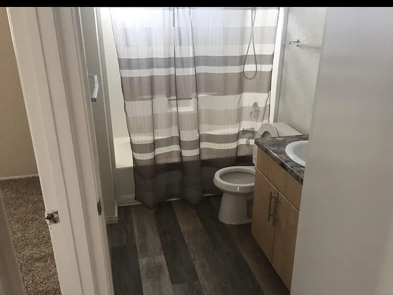 1425 Essex St — Photo 13