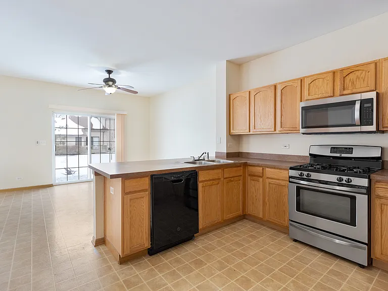 840 Amelia Ct — Photo 11