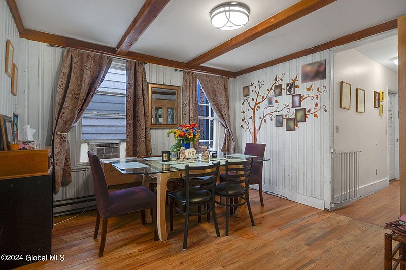 4th image of 294 Saratoga Street