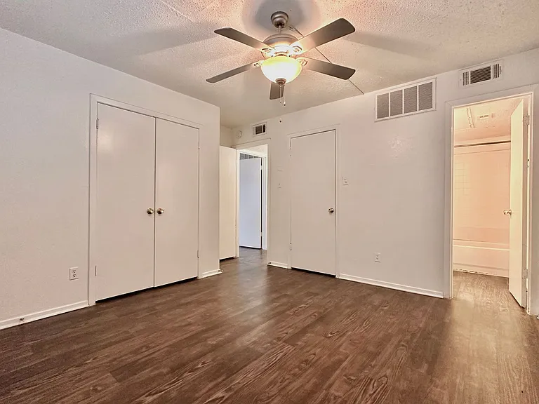 Marian Condos — Photo 71