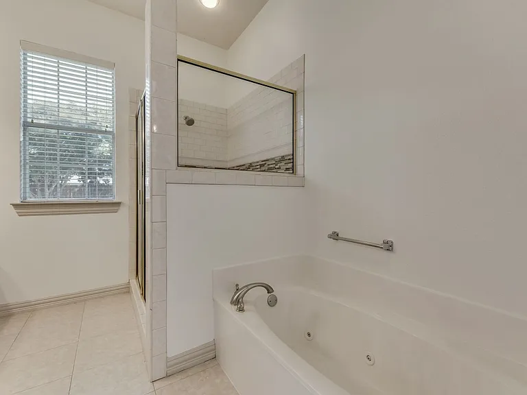 120 Cambridge Ct — Photo 17