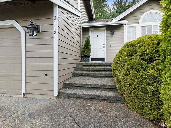 3rd image of 2118 18th St SE