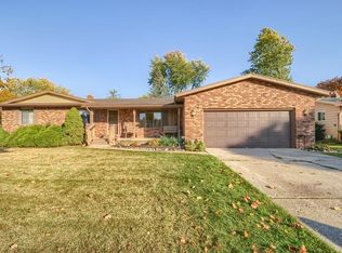 612 Cherrywood Dr, Flushing, MI 48433