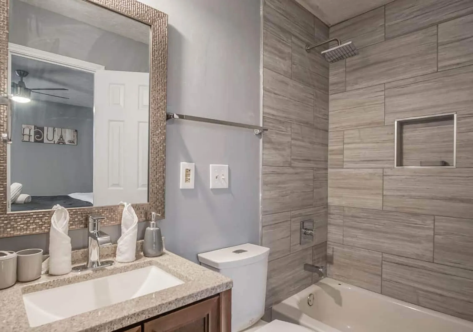 The Rosewood Townhouse - 10 mins to horse park! — Photo 4