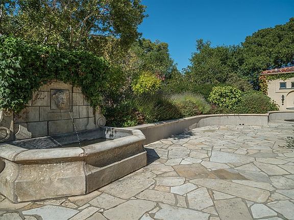 5th image of 405 Golden Oak Dr