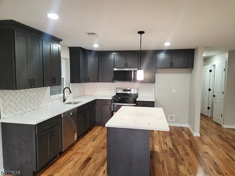 410 S 8th St — Photo 3