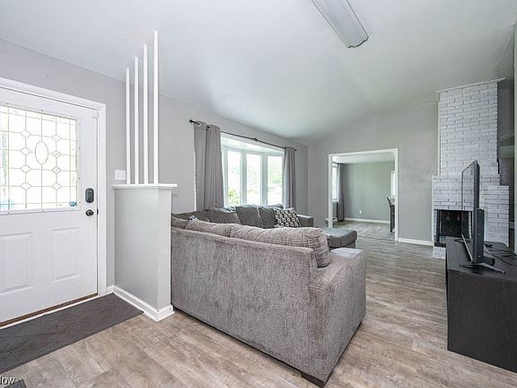 2nd image of 2455 Amberly Dr