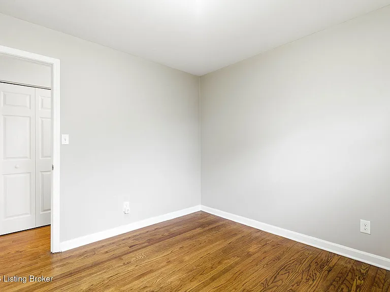 2403 Silverbrook Ave — Photo 22