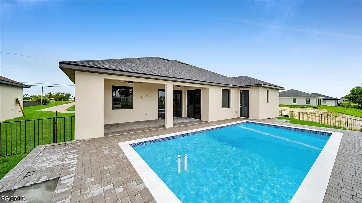 3 bed, 3.0 bath, 1868 sqft, $3,200 — Photo 2