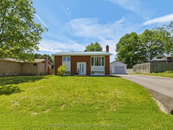 46 Cook St, Laurentian Hills, ON K0J 1J0