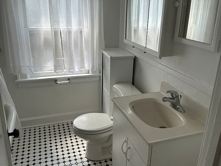 2863 E Derbyshire Rd #3 — Photo 18