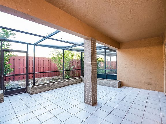 e9224b7a-4b24-42c3-87e0-053d39995b83-w_1500-h_1000