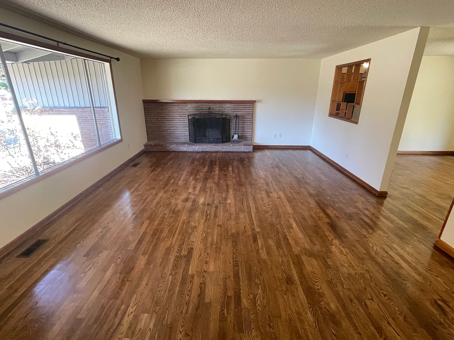 3 bed, 1400 sqft, $2,700 — Photo 4