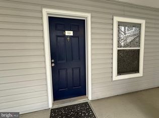 3179 Summit Square Dr UNIT 2-B5, Oakton, VA 22124