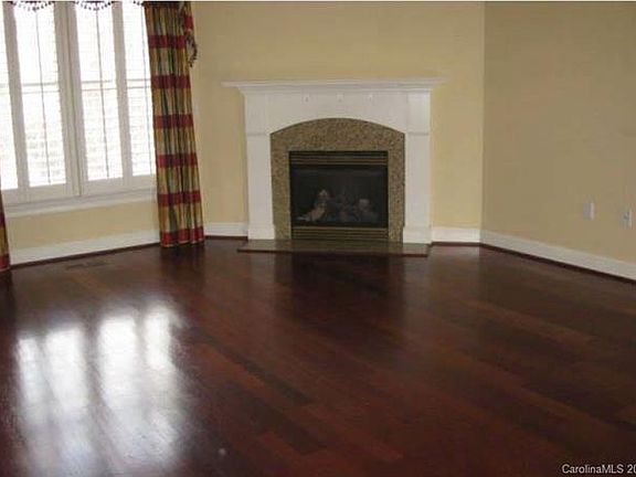 5th image of 722 Shillington Ln