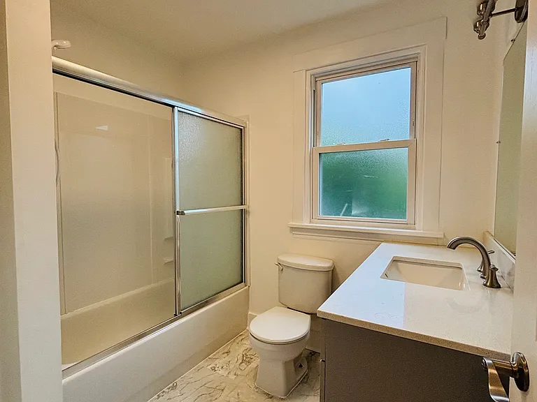 687 Margaret St — Photo 12