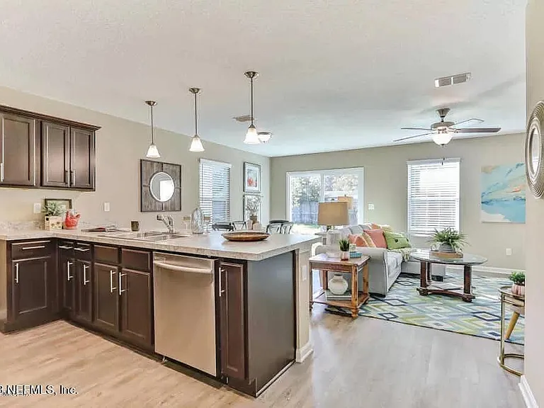 1308 Lake Shore Blvd — Photo 9