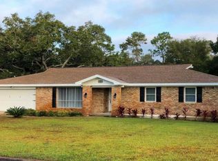 71 Country Club Rd, Shalimar, FL 32579