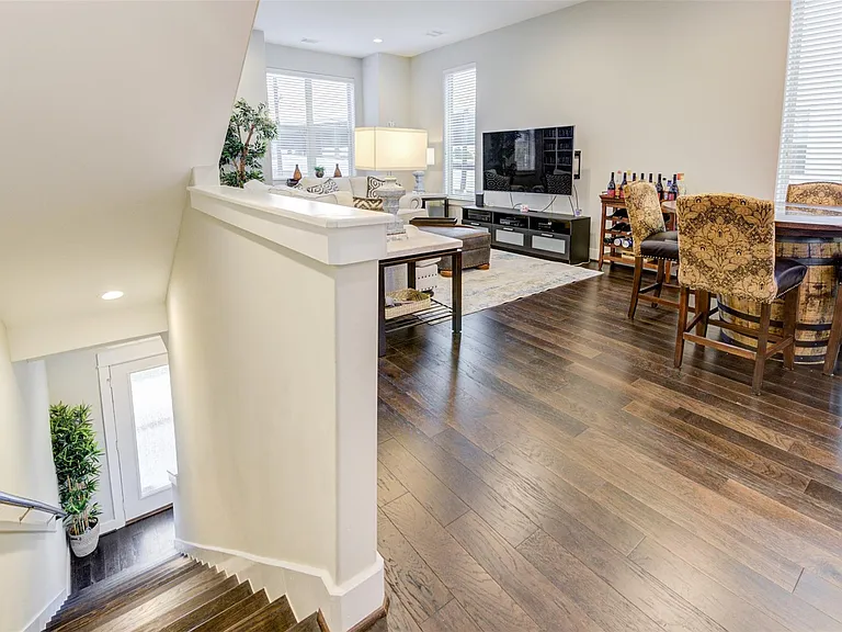 710 Clark St — Photo 12
