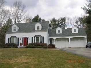 8 Newton Pl, Sturbridge, MA 01566