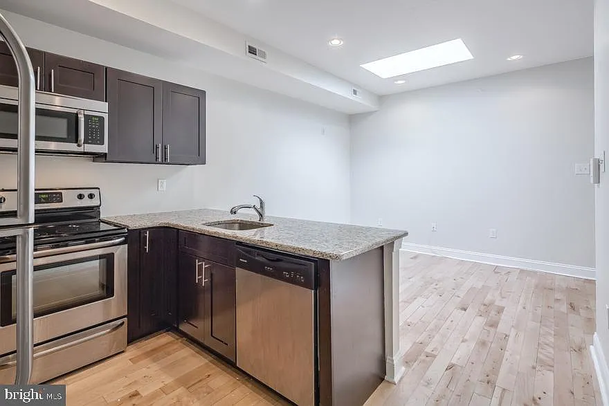 3 bed, 2.0 bath, $1,825 — Photo 2
